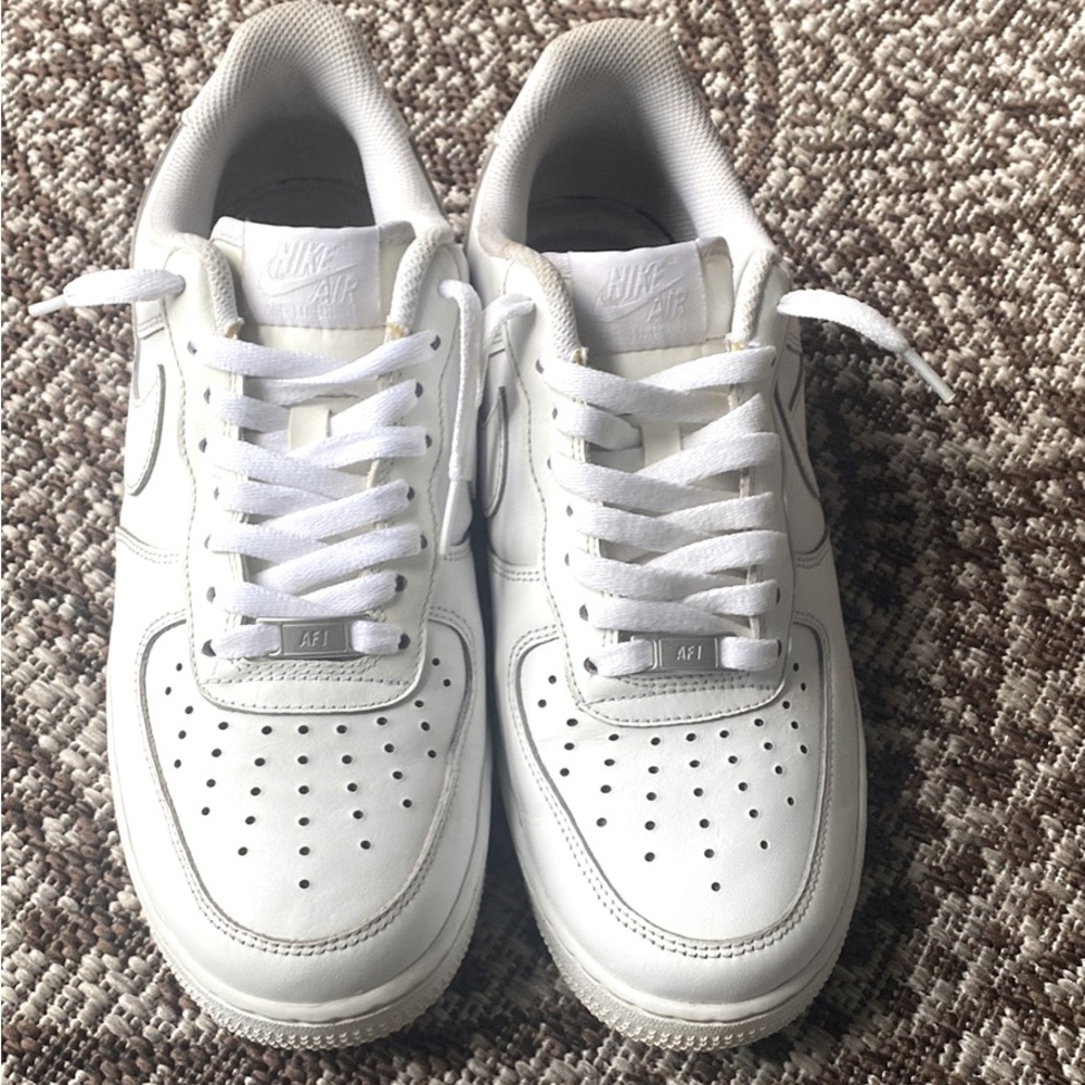 White Low Top Nike Air Force 1 - Men’s 8.5